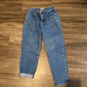 High waisted mom jeans😎